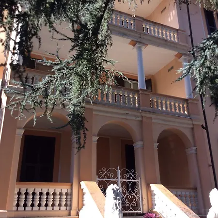 Hotel Iris *